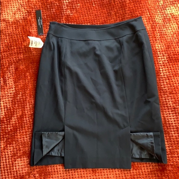 Tahari black business skirt - Picture 2 of 4